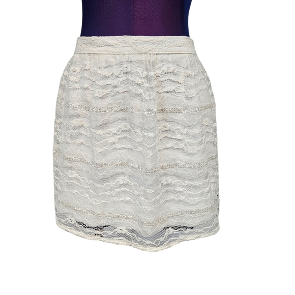 NWT Hollister Ivory Lace & Sequin Mini‎ Skirt Size Large Juniors V32 - Picture 2 of 10